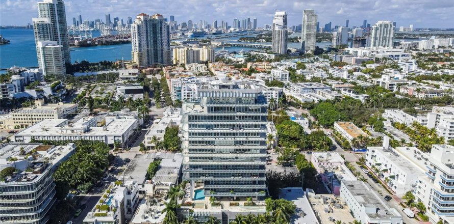 Condominio en Miami Beach, Florida, 2 dormitorios  № 1863664