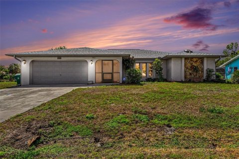 House in Port Charlotte, Florida 3 bedrooms, 196.77 sq.m. № 2233133