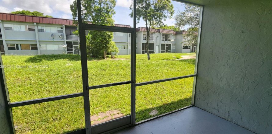 Condo à Tamarac, Floride, 2 chambres № 1828327