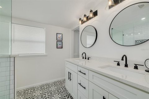 House in Tampa, Florida 2 bedrooms, 104.79 sq.m. № 2096752 - photo 15