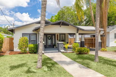House in Tampa, Florida 2 bedrooms, 104.79 sq.m. № 2096752