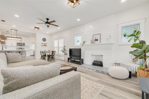 House in Tampa, Florida 2 bedrooms, 104.79 sq.m. № 2096752 - photo 6