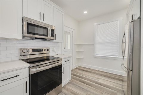 House in Tampa, Florida 2 bedrooms, 104.79 sq.m. № 2096752 - photo 10
