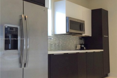 Commercial property in LANDMARK in Doral, Florida 241.45 sq.m. № 2069436