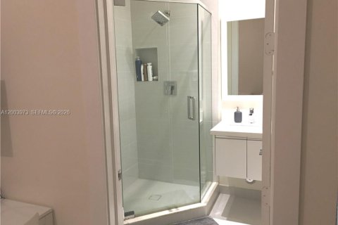 Commercial property in LANDMARK in Doral, Florida 241.45 sq.m. № 2069436 - photo 4