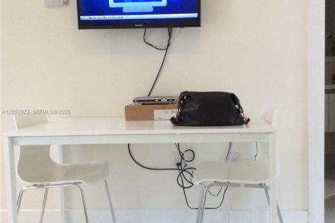 Commercial property in LANDMARK in Doral, Florida 241.45 sq.m. № 2069436 - photo 6