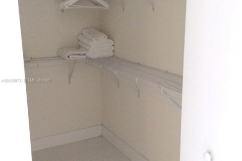 Commercial property in LANDMARK in Doral, Florida 241.45 sq.m. № 2069436 - photo 9