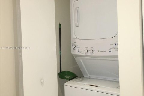 Commercial property in LANDMARK in Doral, Florida 241.45 sq.m. № 2069436 - photo 3