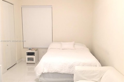 Commercial property in LANDMARK in Doral, Florida 241.45 sq.m. № 2069436 - photo 8