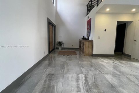 House in Hollywood, Florida 7 bedrooms, 391.95 sq.m. № 1790244 - photo 5