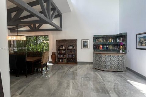 House in Hollywood, Florida 7 bedrooms, 391.95 sq.m. № 1790244 - photo 6
