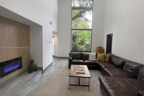 House in Hollywood, Florida 7 bedrooms, 391.95 sq.m. № 1790244 - photo 9
