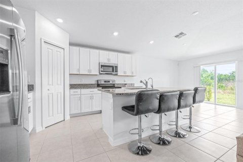 House in Wimauma, Florida 4 bedrooms, 179.77 sq.m. № 2097565 - photo 13