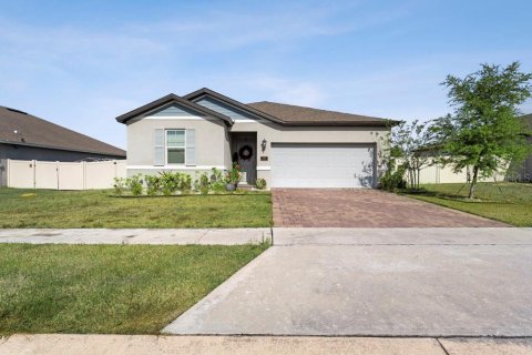 House in Howey-in-the-Hills, Florida 4 bedrooms, 177.44 sq.m. № 1885105 - photo 1
