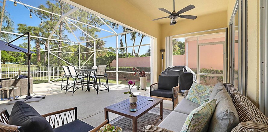 House in Stuart, Florida 3 bedrooms, 185.8 sq.m. № 1891170