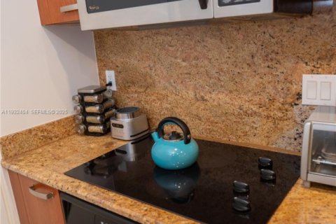 Снять в аренду кондоминиум в Майами, Флорида 1 спальня, 77.02м2, № 1991759 - фото 7