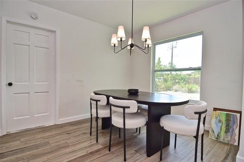 House in Sarasota, Florida 2 bedrooms, 130.34 sq.m. № 1776885 - photo 8