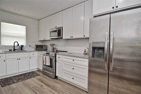 House in Sarasota, Florida 2 bedrooms, 130.34 sq.m. № 1776885 - photo 7