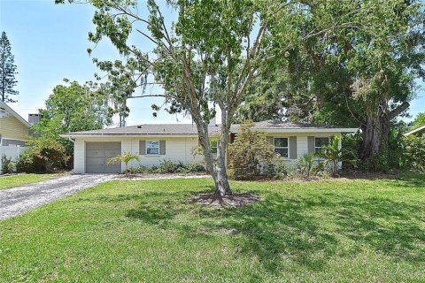 House in Sarasota, Florida 2 bedrooms, 130.34 sq.m. № 1776885 - photo 1