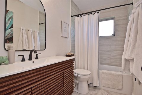 House in Sarasota, Florida 2 bedrooms, 130.34 sq.m. № 1776885 - photo 23