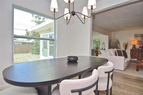 House in Sarasota, Florida 2 bedrooms, 130.34 sq.m. № 1776885 - photo 9