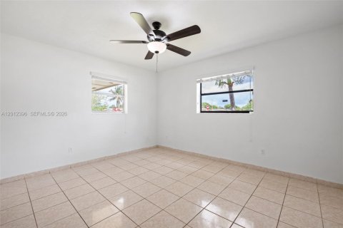 Villa ou maison à louer à Miami, Floride: 4 chambres, 196.67 m2 № 2076067 - photo 25