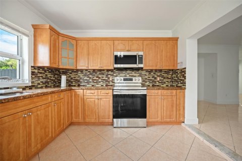 Villa ou maison à louer à Miami, Floride: 4 chambres, 196.67 m2 № 2076067 - photo 15