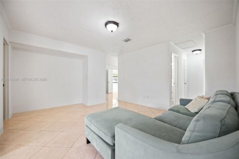 Villa ou maison à louer à Miami, Floride: 4 chambres, 196.67 m2 № 2076067 - photo 13