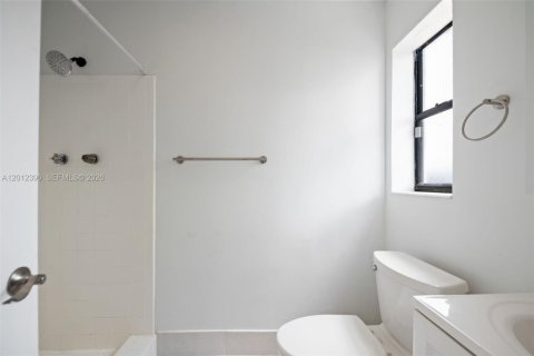 Villa ou maison à louer à Miami, Floride: 4 chambres, 196.67 m2 № 2076067 - photo 20