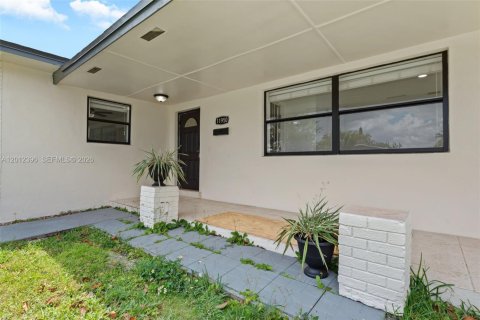 Villa ou maison à louer à Miami, Floride: 4 chambres, 196.67 m2 № 2076067 - photo 6