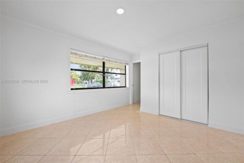 Villa ou maison à louer à Miami, Floride: 4 chambres, 196.67 m2 № 2076067 - photo 10