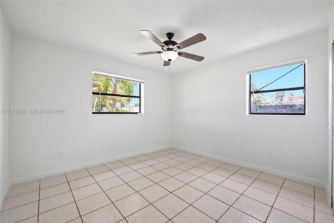 Villa ou maison à louer à Miami, Floride: 4 chambres, 196.67 m2 № 2076067 - photo 22