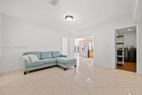 Villa ou maison à louer à Miami, Floride: 4 chambres, 196.67 m2 № 2076067 - photo 11