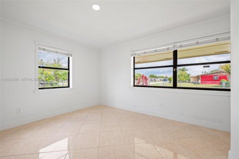 Villa ou maison à louer à Miami, Floride: 4 chambres, 196.67 m2 № 2076067 - photo 9