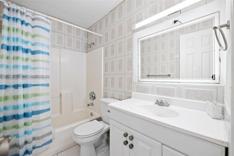Villa ou maison à louer à Miami, Floride: 4 chambres, 196.67 m2 № 2076067 - photo 24