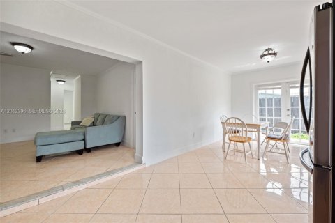 Villa ou maison à louer à Miami, Floride: 4 chambres, 196.67 m2 № 2076067 - photo 16