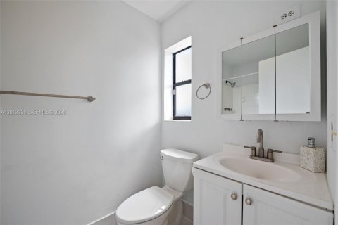Villa ou maison à louer à Miami, Floride: 4 chambres, 196.67 m2 № 2076067 - photo 21
