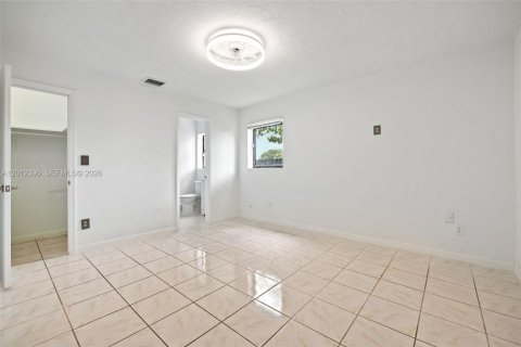Villa ou maison à louer à Miami, Floride: 4 chambres, 196.67 m2 № 2076067 - photo 18