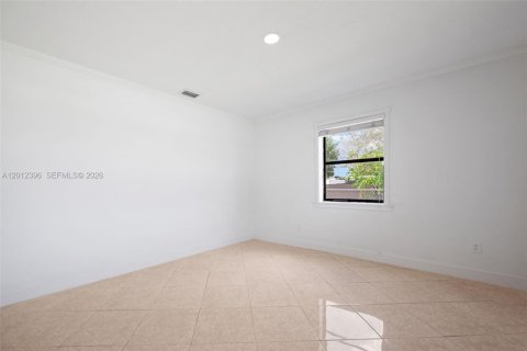 Villa ou maison à louer à Miami, Floride: 4 chambres, 196.67 m2 № 2076067 - photo 8