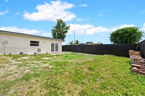 Villa ou maison à louer à Miami, Floride: 4 chambres, 196.67 m2 № 2076067 - photo 30