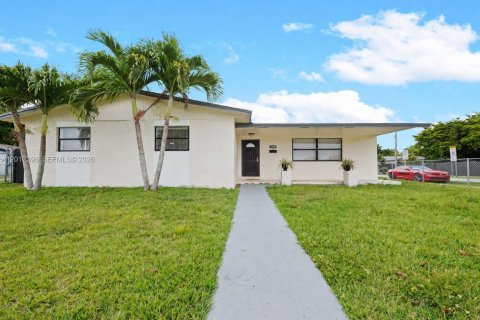 Villa ou maison à Miami, Floride 4 chambres, 196.67 m2 № 2076067