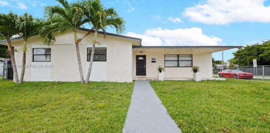 Villa ou maison à Miami, Floride 4 chambres, 196.67 m2 № 2076067