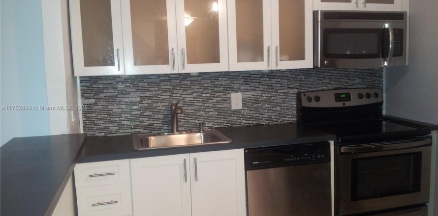 Condo in North Miami, Florida, 1 bedroom  № 1735656