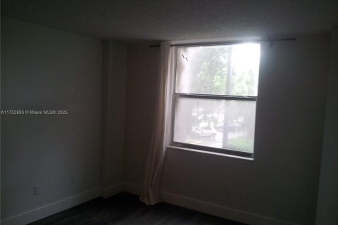 Condo in North Miami, Florida, 1 bedroom  № 1735656 - photo 5