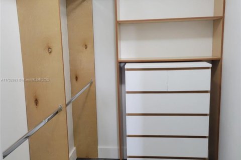 Condo in North Miami, Florida, 1 bedroom  № 1735656 - photo 14