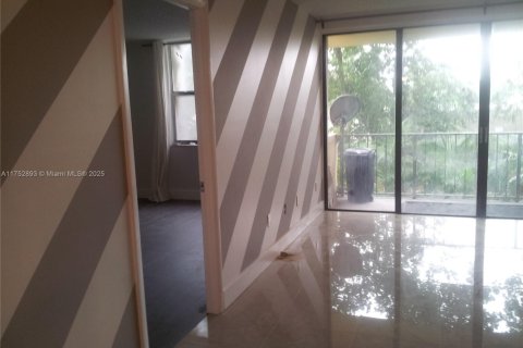 Condo in North Miami, Florida, 1 bedroom  № 1735656 - photo 18