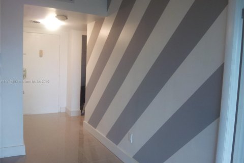 Condo in North Miami, Florida, 1 bedroom  № 1735656 - photo 4