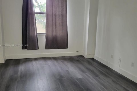 Condo in North Miami, Florida, 1 bedroom  № 1735656 - photo 13