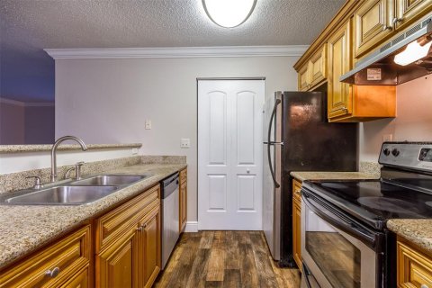 Condo in Largo, Florida, 1 bedroom № 2378050 - photo 6