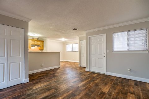 Condo in Largo, Florida, 1 bedroom № 2378050 - photo 3